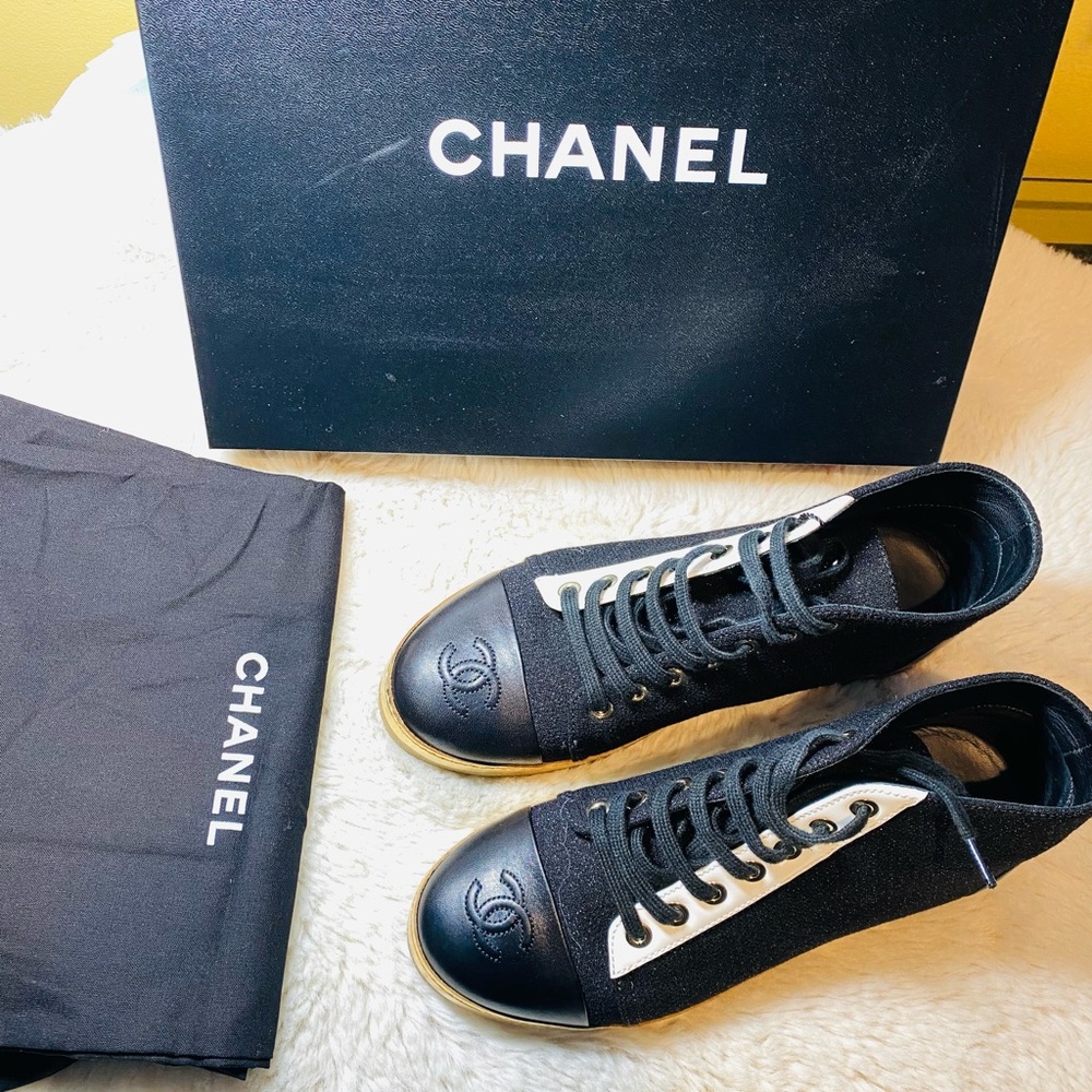 CHANEL Black and White High-Top Sneakers - Picture 4 of 14